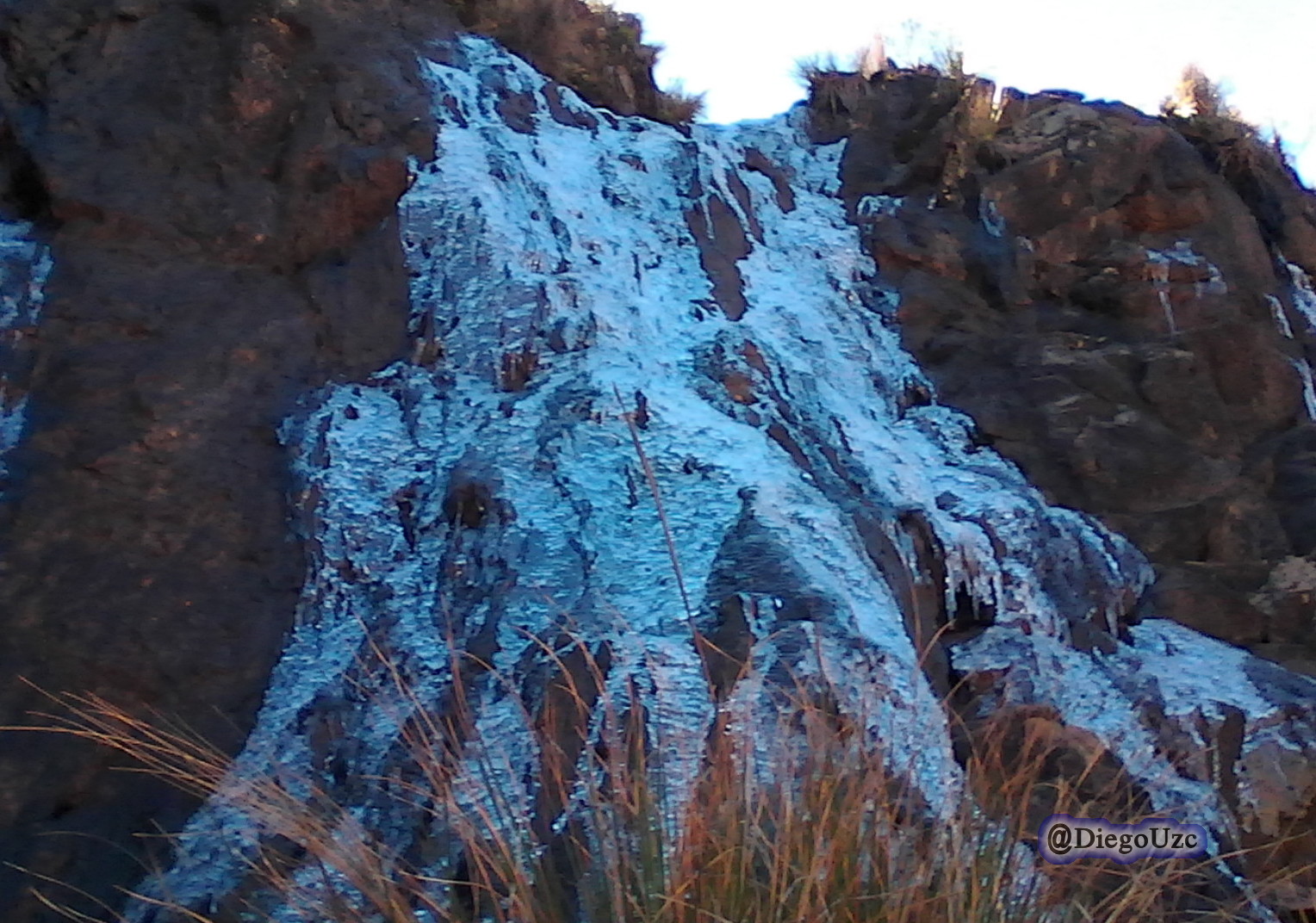 Cascada congelada cerca de Lag Albarregas Cascada congelada cerca de Lag Albarregas