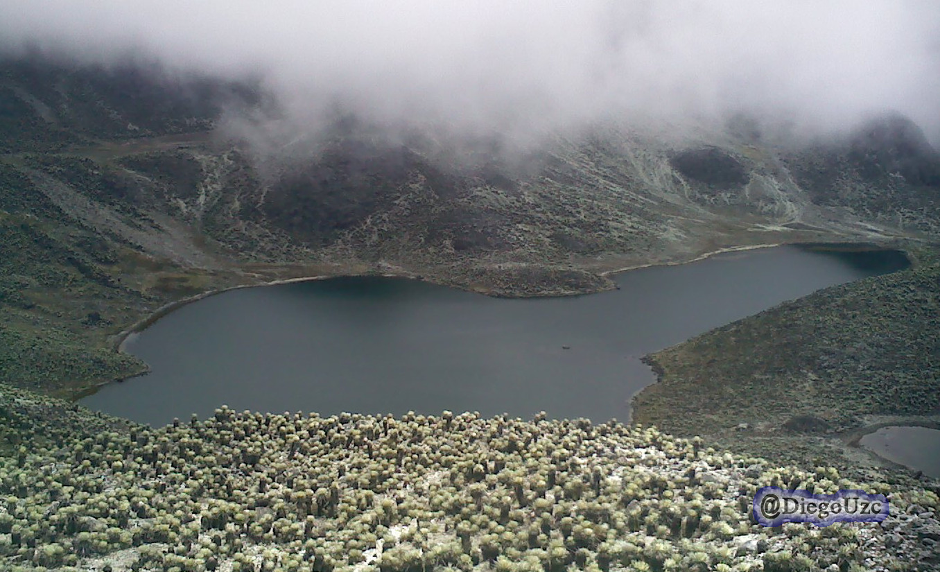 Laguna La Escopeta en la Sierra La Culata
