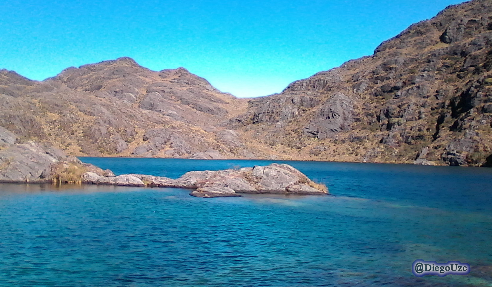 Laguna El Añil. Una de las lagunas Bravas de Las Piñuelas. Laguna El Añil. Una de las lagunas Bravas de Las Piñuelas.