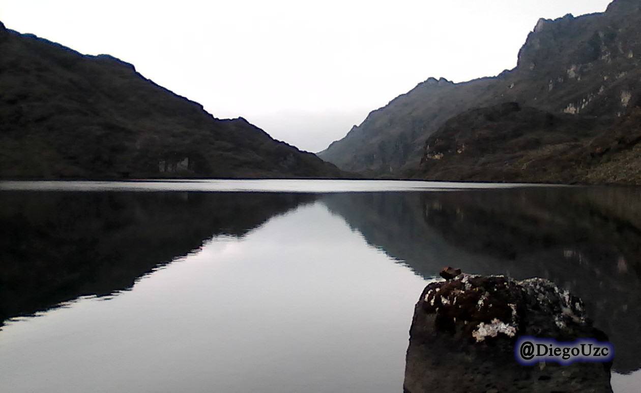 Simetrías a los 3700 msnm... Laguna Santo Cristo